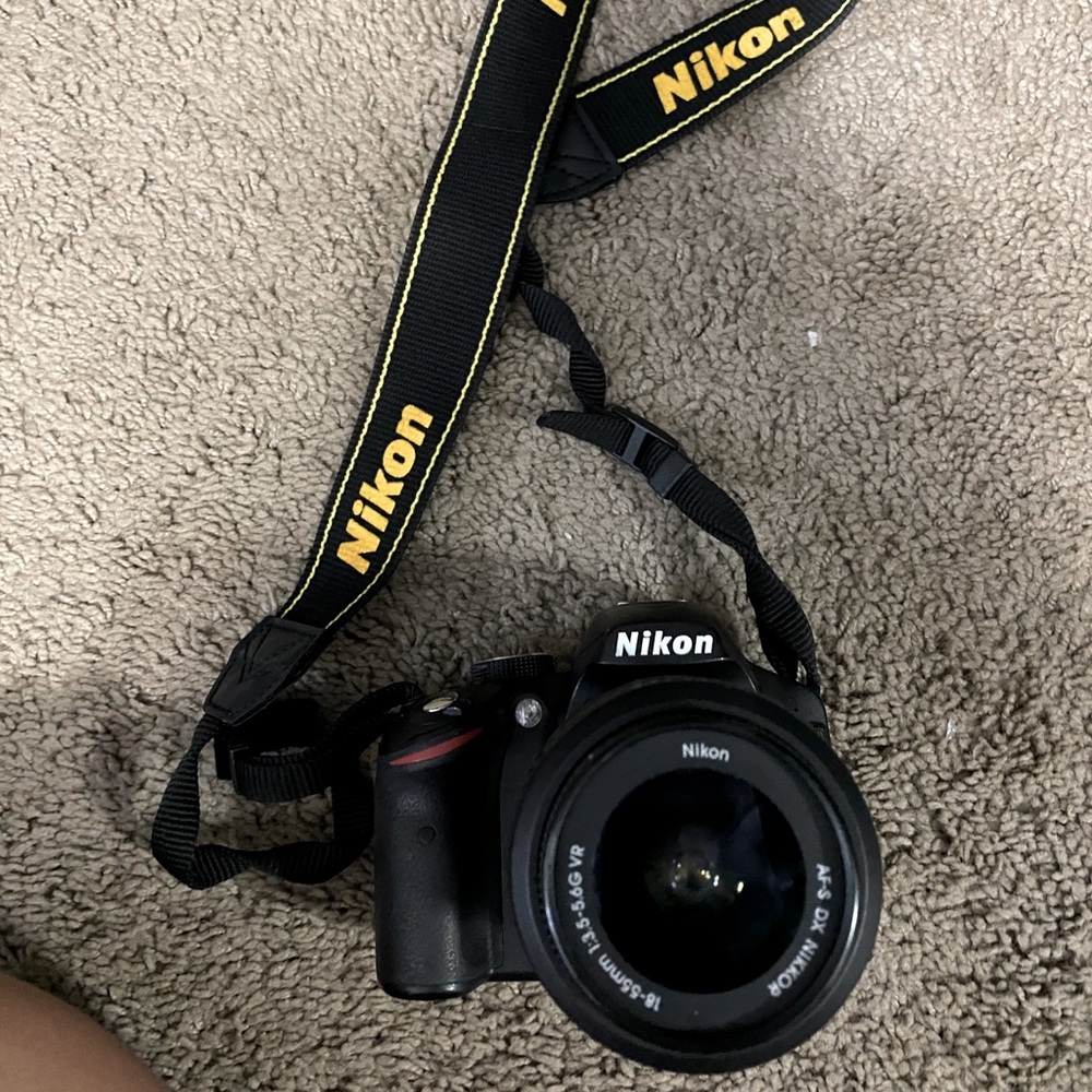 Nikon DX 3200